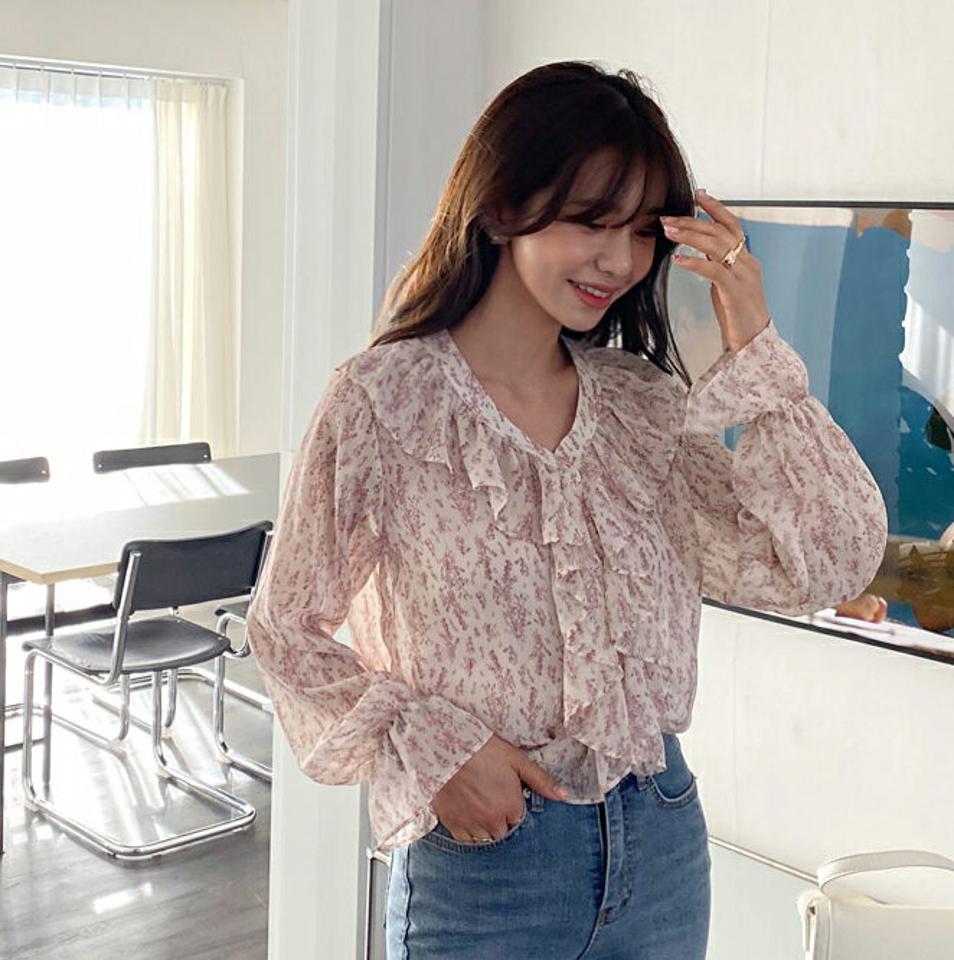 【只今10%OFF】小花柄シフォンブラウス・全3色・t64946 レディース 【bl】【韓国 ファッション トップス ブラウス 長袖 上品 Vネック 花柄 フラワー シフォンブ 春 ツヤ シースルー フレア フェミニン カジュアル デイリー 秋 冬】