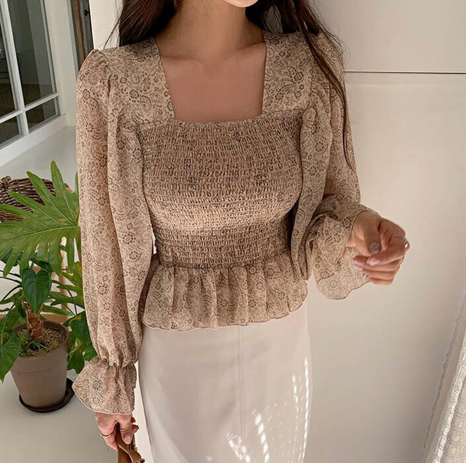 花柄シャーリングブラウス・全2色・t64949 レディース 【bl】【韓国 ファッション トップス ブラウス 長袖 花柄 シャーリング スクエアネック シフォン ペイズリー風 フローラル パターン 上品 クロスストラップ フェミニン カジュアル デイリー 秋 冬】