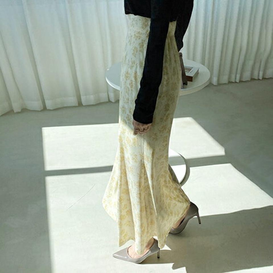 【只今30%OFF】フローラルフレアスカート・全2色・t66934 レディース 【sk】【スカート ロング ロングスカート フレア フレアスカート 花柄 フラワー フェミニン きれいめ 大人 秋 冬 韓国 ファッション】【ハイホリHIHOLLI】【fw】