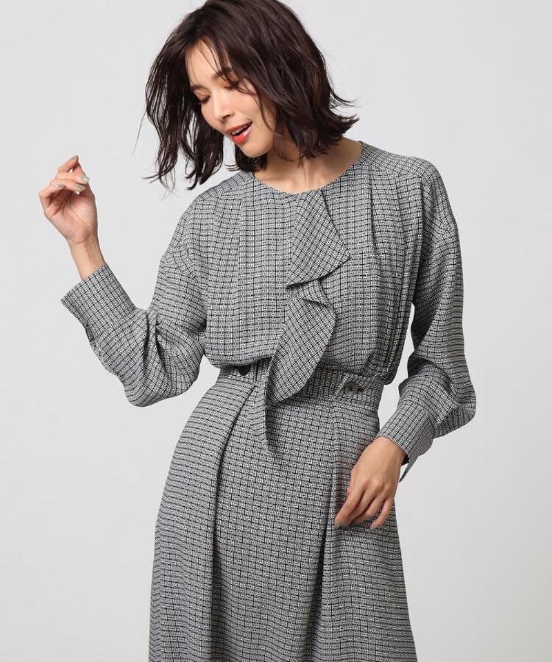 グラフィカルモデルノプリントブラウス