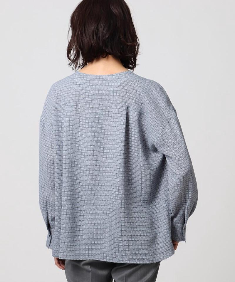 グラフィカルモデルノプリントブラウス