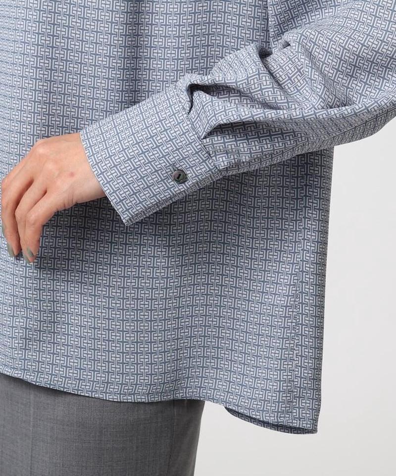 グラフィカルモデルノプリントブラウス