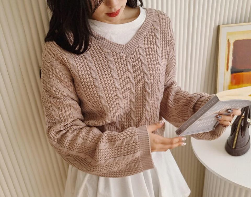 Vネックツイストルーズニット・全4色・t62783 レディース 【tops】【韓国 ファッション トップス ニット 長袖 クロップド丈 デコルテ Vネック ルーズフィット ツイスト 無地 デイリー ベーシック カジュアル 秋 冬】【NIJU】