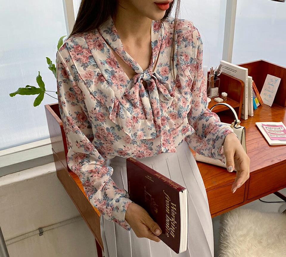 【只今30%OFF】ネックリボン花柄ブラウス・全3色・t56864 レディース 【bl】【韓国 ファッション トップス ブラウス 長袖 上品 春 Vネック 花柄 フラワー ネックリボン 透け感 シフォン フリル ディテール パターン フェミニン カジュアル デイリー 秋 冬】【fw】