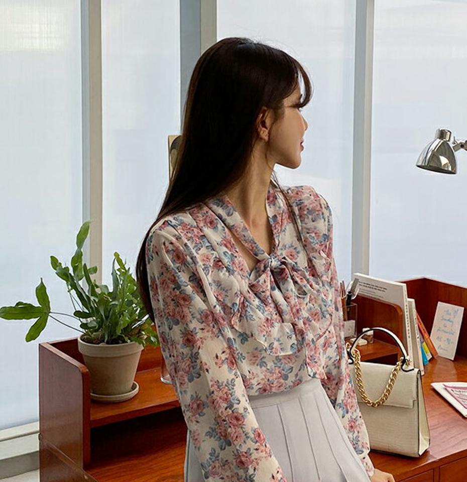 【只今30%OFF】ネックリボン花柄ブラウス・全3色・t56864 レディース 【bl】【韓国 ファッション トップス ブラウス 長袖 上品 春 Vネック 花柄 フラワー ネックリボン 透け感 シフォン フリル ディテール パターン フェミニン カジュアル デイリー 秋 冬】【fw】