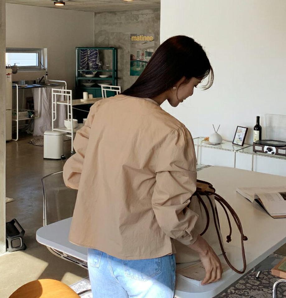 スクエアネックリボンブラウス・全2色・t56887 レディース 【bl】【韓国 ファッション トップス ブラウス 長袖 上品 スクエアネック リボン カフス ボタン フィット フレア 体型カバー 細身 フェミニン カジュアル デイリー 秋 冬】