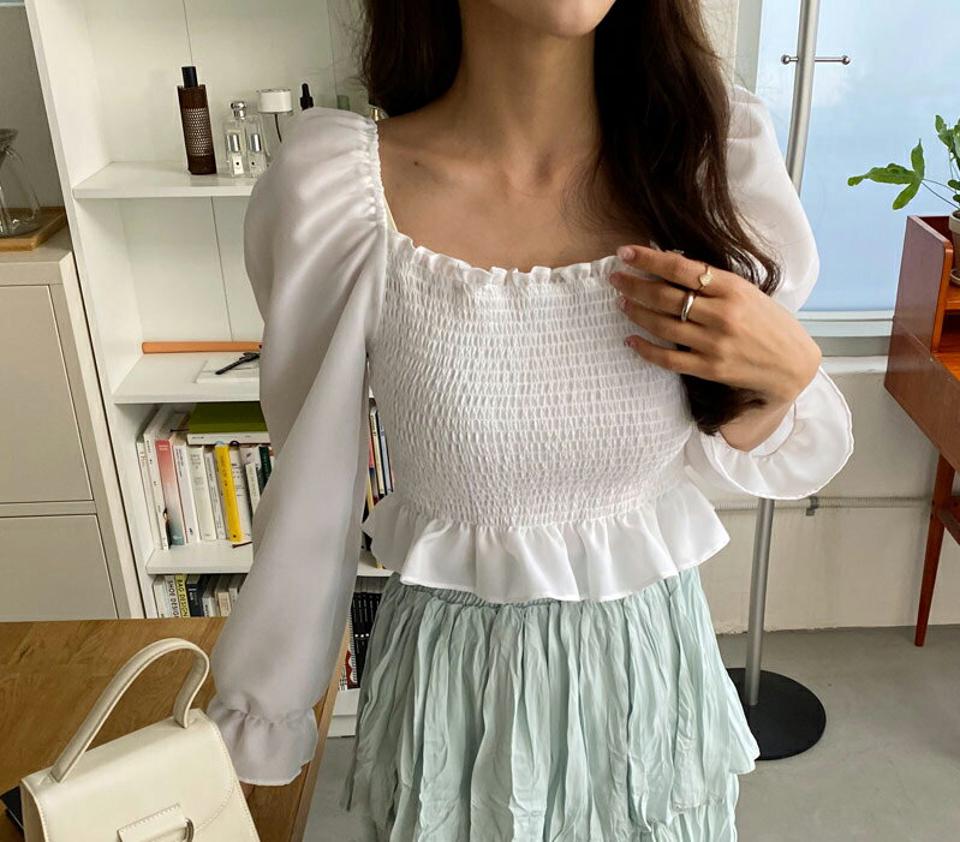 スクエアシャーリングブラウス・全3色・t56886 レディース 【bl】【韓国 ファッション トップス ブラウス 長袖 上品 春 スクエアネック バスト フェミニン シャーリング パフスリーブ デコルテ フリル 体型カバー 細身 カジュアル デイリー 秋 冬】