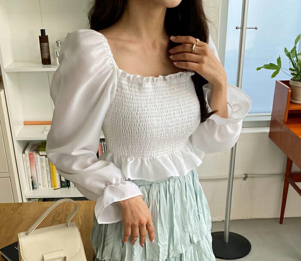 スクエアシャーリングブラウス・全3色・t56886 レディース 【bl】【韓国 ファッション トップス ブラウス 長袖 上品 春 スクエアネック バスト フェミニン シャーリング パフスリーブ デコルテ フリル 体型カバー 細身 カジュアル デイリー 秋 冬】