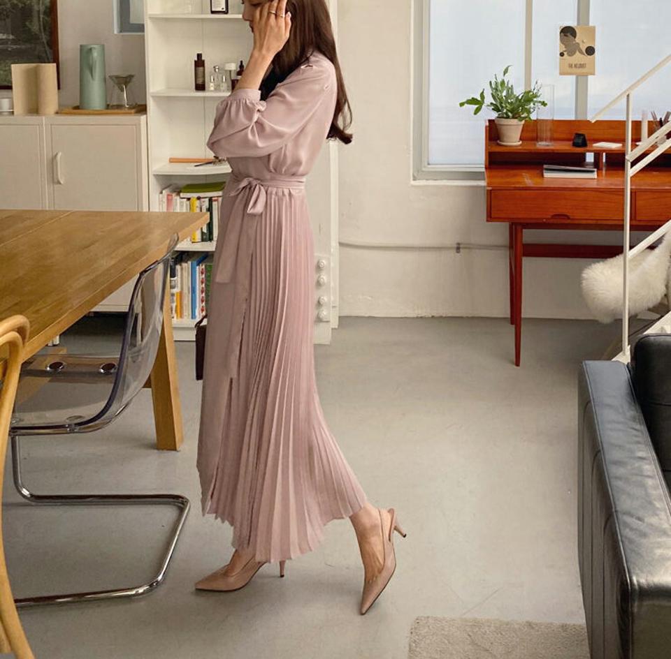 プリーツラップワンピース・全3色・b56874 レディース 【ops】【韓国 ファッション ワンピース ロング ロングワンピース カジュアル Vネック ラップ プリーツ 揺れ感 フェミニン リボン 細身 体型カバー 秋 冬】