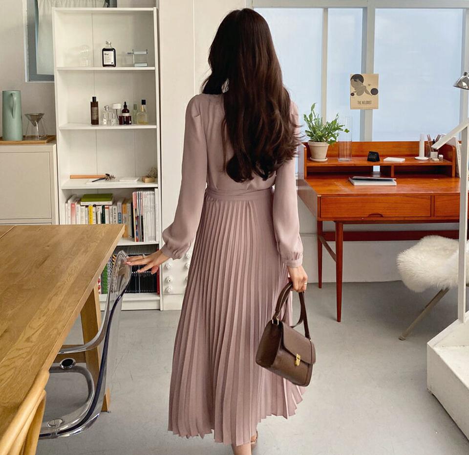 プリーツラップワンピース・全3色・b56874 レディース 【ops】【韓国 ファッション ワンピース ロング ロングワンピース カジュアル Vネック ラップ プリーツ 揺れ感 フェミニン リボン 細身 体型カバー 秋 冬】