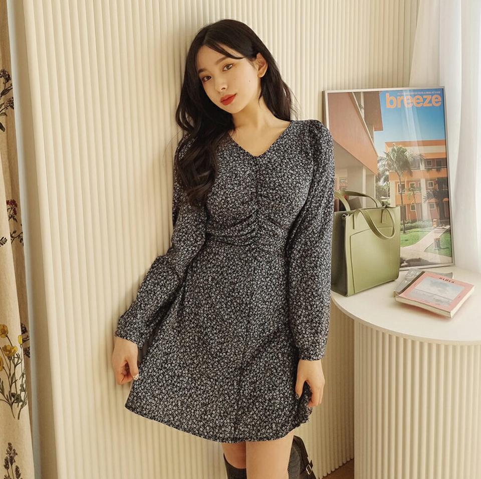 小花柄ギャザーミニワンピース・全2色・t62784 レディース 【ops】【韓国 ファッション ワンピース ミニ ミニワンピース カジュアル Vネック ラブリー 花柄 フラワー リボン Aライン ギャザー 秋 冬】【NIJU】