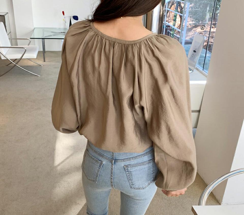 ギャザーラグランブラウス・全3色・t61616 レディース 【bl】【韓国 ファッション トップス ブラウス 長袖 上品 春 ラウンドネック ギャザー ラグランブラウス ラグランスリーブ グロッシー フェミニン カジュアル デイリー 秋 冬】