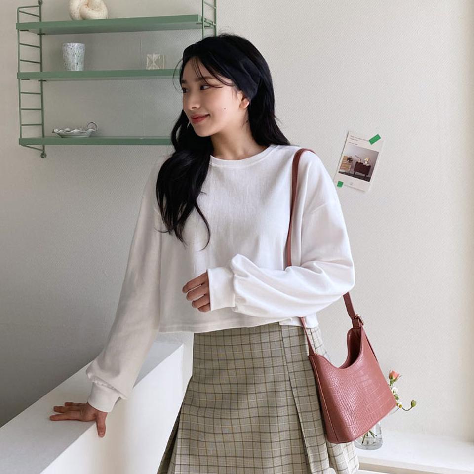 ラウンドクロップドネックスウェット・全5色・b63205 レディース 【tops】【韓国 ファッション トップス Tシャツ 長袖 ラウンドネック ラフ クロップド スウェット ショート ルーズ ゆったり デイリー カジュアル 体型カーバー 秋 冬】【NIJU】