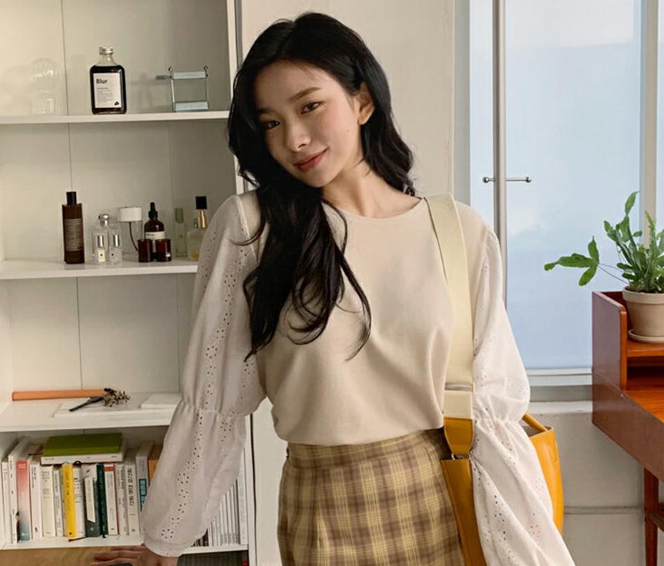 配色レーススリーブTシャツ・全2色・t63158 レディース 【tops】【韓国 ファッション トップス Tシャツ 長袖 ラウンドネック 配色 レーススリーブ アイレット 異素材 レイヤード風 ルーズ ゆったり デイリー カジュアル 体型カーバー 秋 冬】【NIJU】