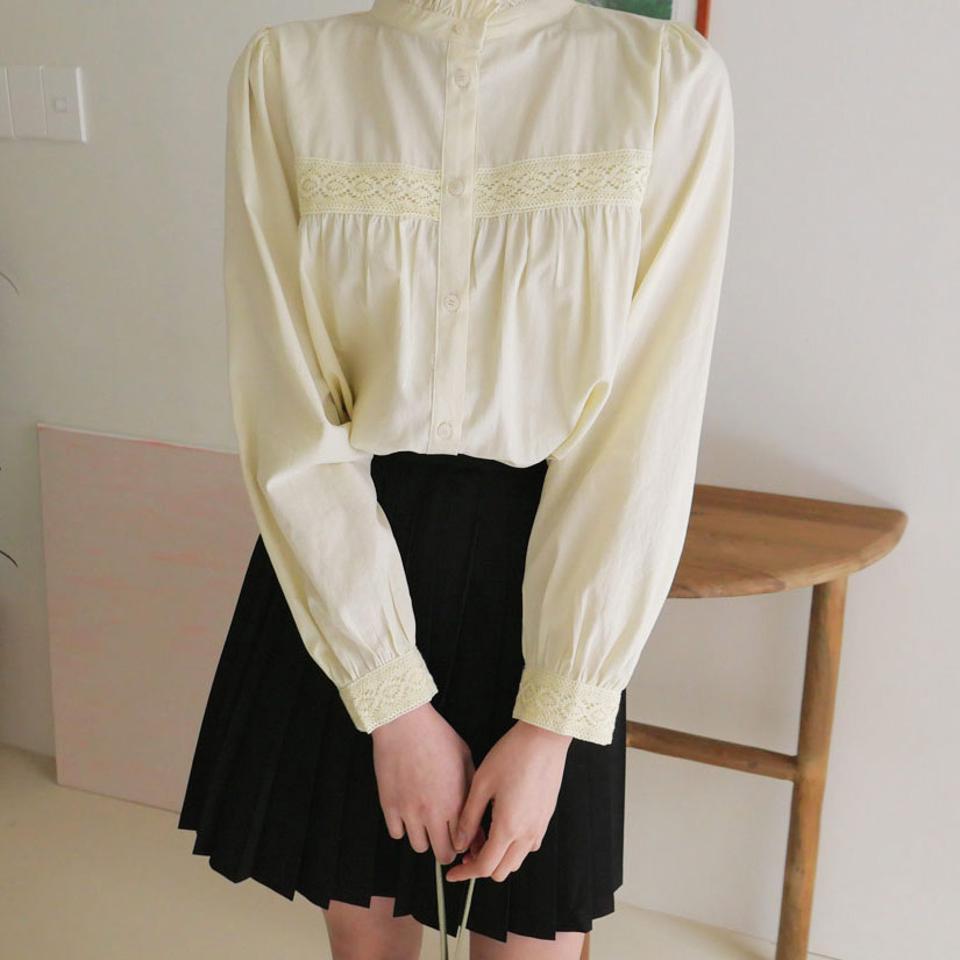 【只今10%OFF】フリルネックボタンブラウス・全3色・b63207 レディース 【bl】【韓国 ファッション トップス ブラウス 長袖 上品 春 フリルネック レース ギャザー ロングブラウス 体型カバー 細身 カジュアル デイリー 秋 冬】【NIJU】