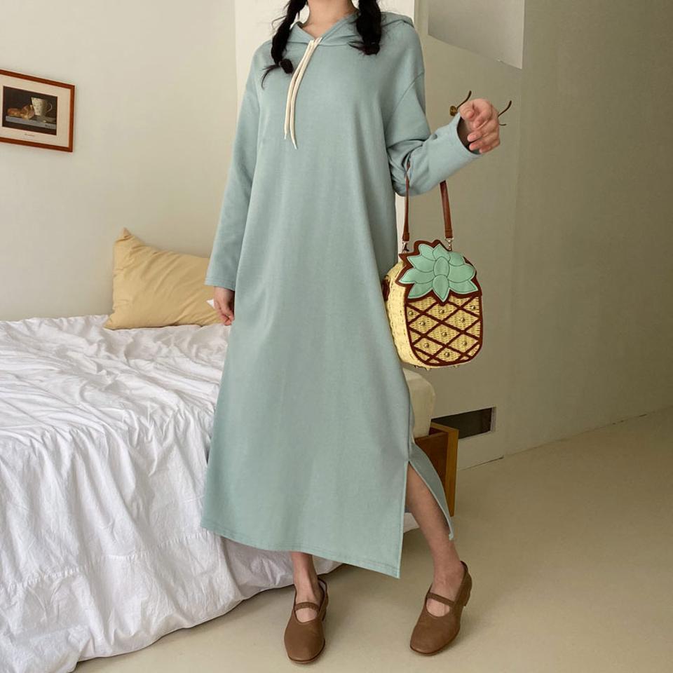 フードロングワンピース・全4色・b63210 レディース 【ops】【韓国 ファッション ワンピース ロング ロングワンピース カジュアル ストリングフード Hライン スリット リボン 細身 体型カバー 秋 冬】【NIJU】