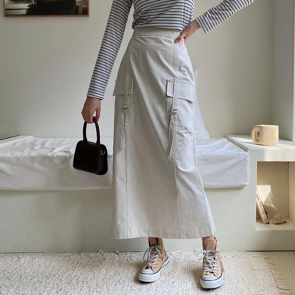 バックルポケットスカート・全3色・t63137 レディース 【sk】【韓国 ファッション ボトムス スカート ロング ロングスカート バックルストラップ カードポケット スタイリッシュ ウエストゴム カジュアル 体型カバー シンプル デイリー 秋 冬】【NIJU】