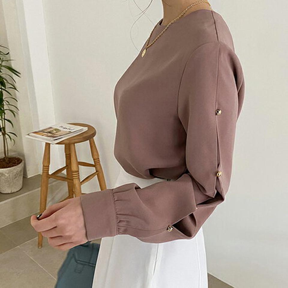 スリットスリーブボタンブラウス・全2色・t66989 レディース 【bl】【トップス ブラウス 長袖 スリット 単色 無地 シンプル フェミニン 大人 オフィスカジュアル 秋 冬 韓国 ファッション】【ハイホリHIHOLLI】