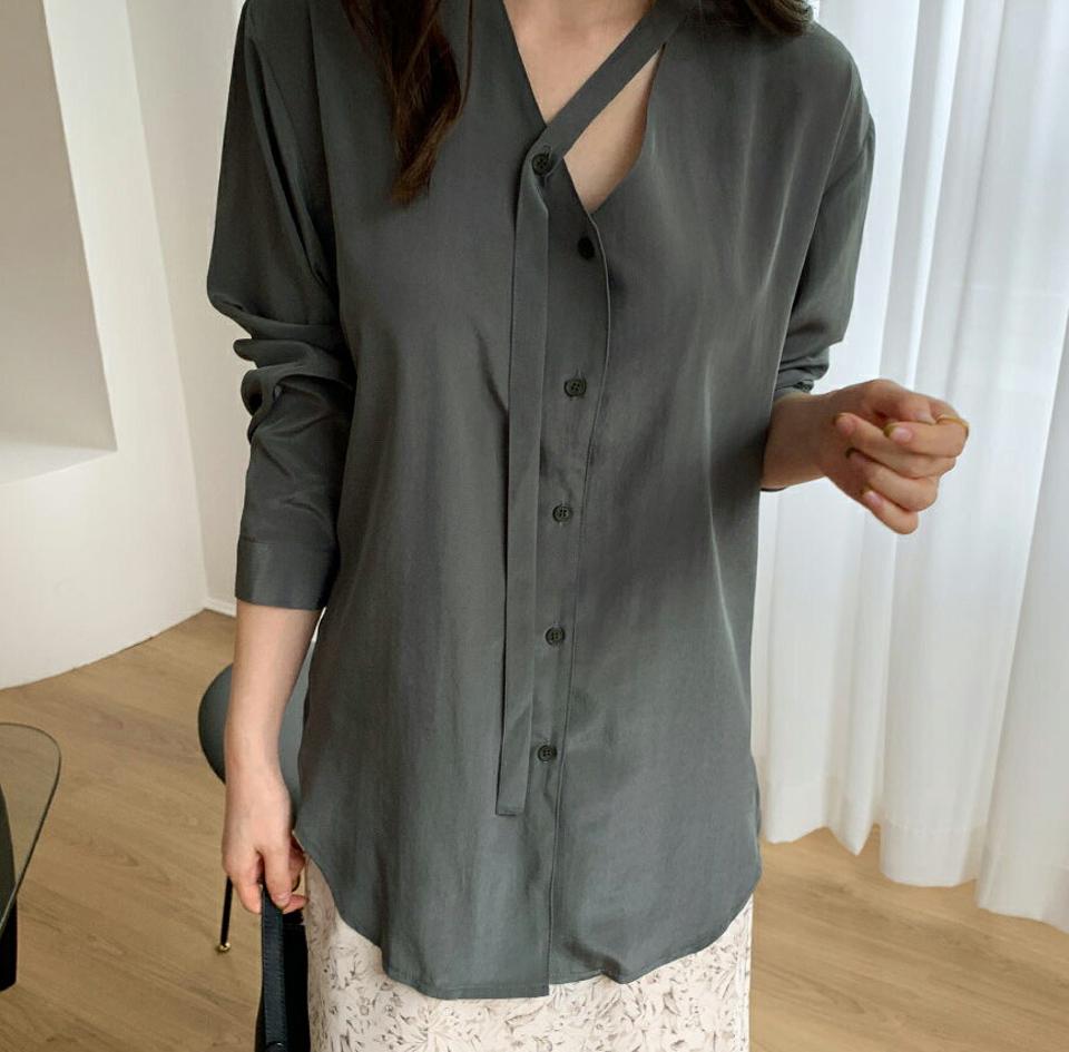 ネックボタンリボンブラウス・全2色・t66956 レディース 【bl】【トップス ブラウス 長袖 リボン りぼん シック 大人 単色 無地 シンプル 秋 冬 春 韓国 ファッション】【ハイホリHIHOLLI】