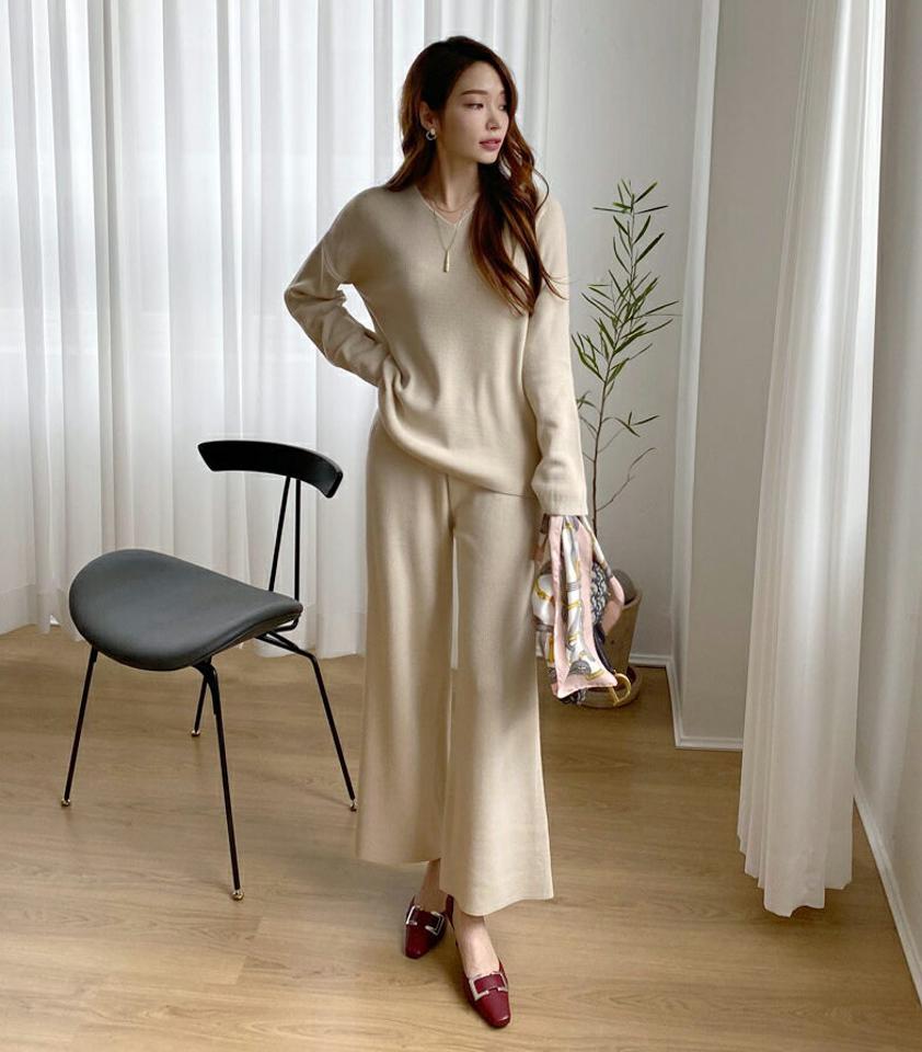 【只今10%OFF】ストラップ付Vネックニット&パンツSET・全3色・t66968 レディース 【pt】【セットアップ setup ニットアップ ニット トップス 長袖 パンツ ズボン ロングパンツ 単色 無地 シンプル カジュアル 秋 冬 韓国 ファッション】【ハイホリHIHOLLI】