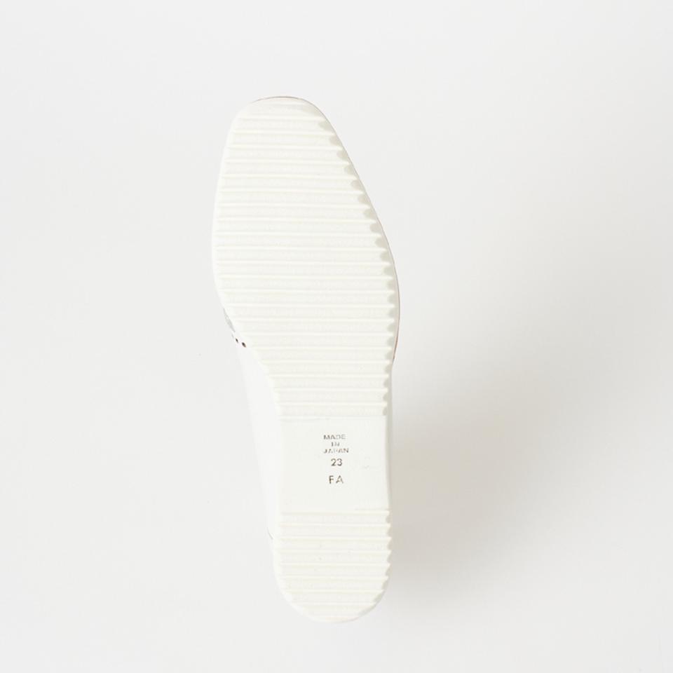 春夏の定番☆レーザーカットの軽量スリッポン