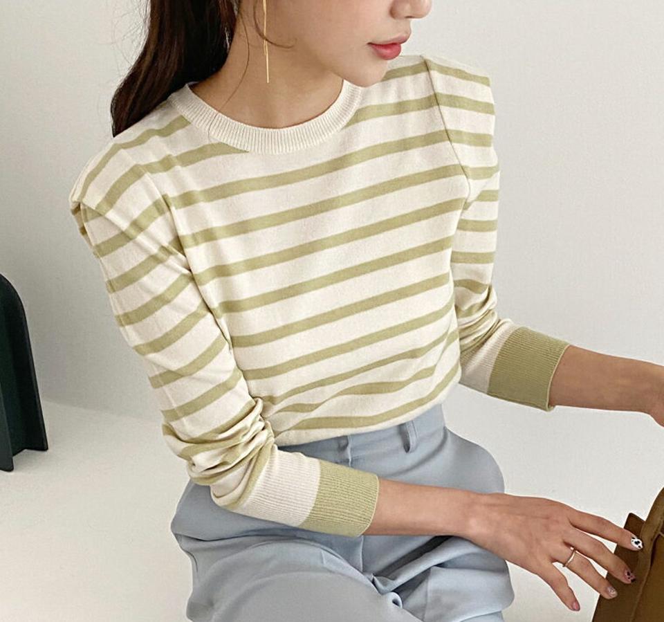 配色ボーダーパフニット・全2色・t62902 レディース 【tops】【韓国 ファッション トップス ニット 長袖 ぼわん袖 リブ スリム フィット ラウンドネック 体型カーバー 細身 デイリー ベーシック ボーダー パフスリーブ 秋 冬】