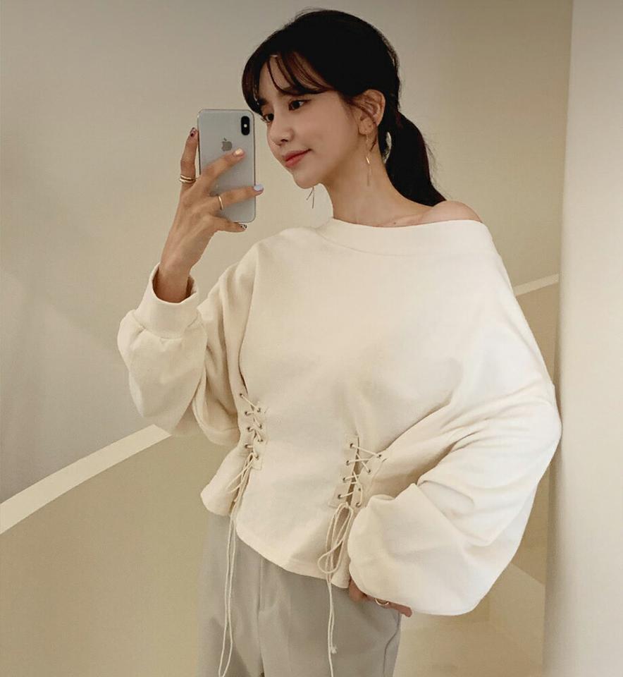 レースアップスウェット・全2色・t62909 レディース 【tops】【韓国 ファッション トップス Tシャツ スウェット 長袖 ボートネック 上品 レースアップ ルーズフィット クロップド丈 上品 体型カーバー デイリー 秋 冬】