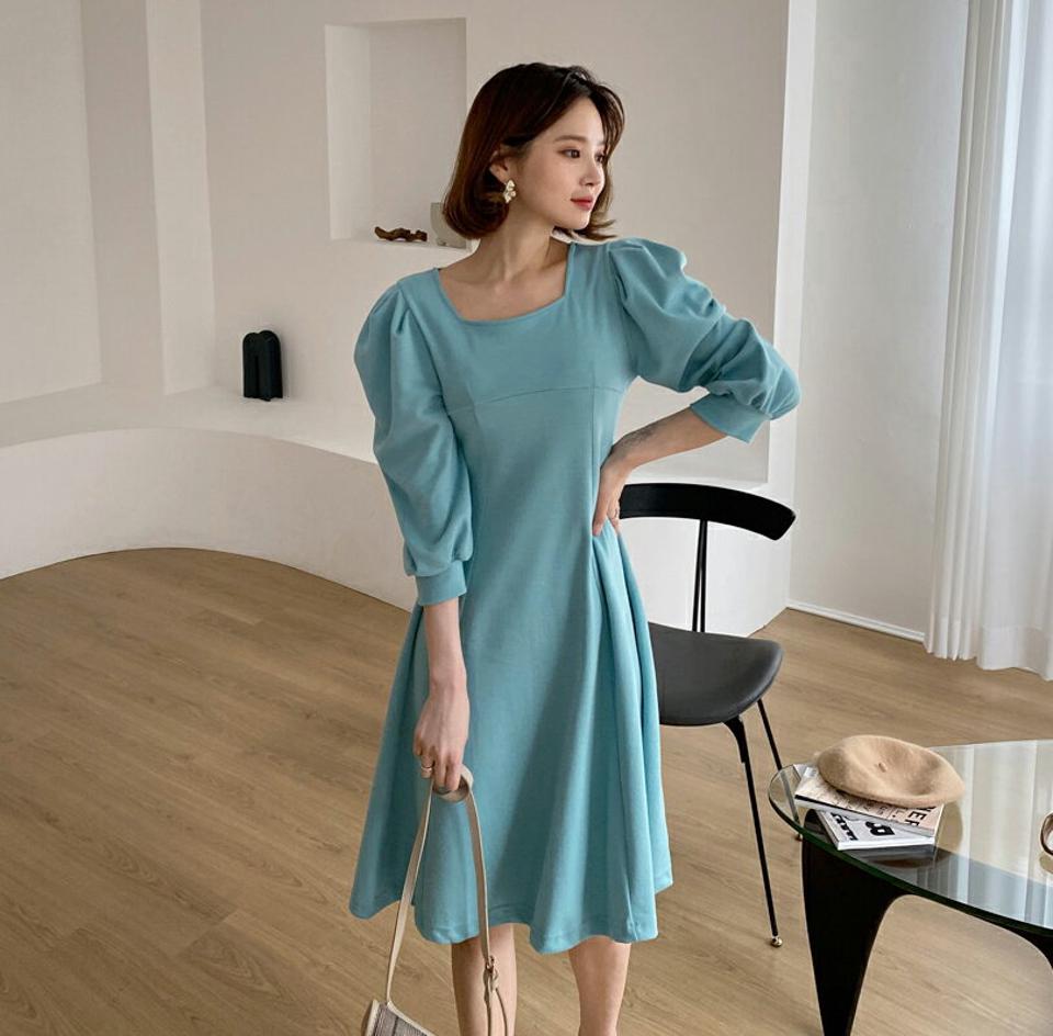 スクエアネックパフワンピース・全3色・t62874 レディース 【ops】【韓国 ファッション ワンピース ロング ロングワンピース モダン デコルテ スクエアネック パフスリーブ スリム ミディ丈 Aライン ガーリー 細身 体型カバー 秋 冬】