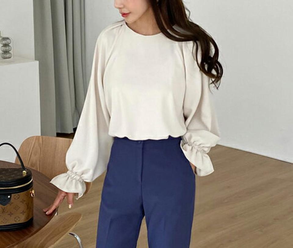 シルキーギャザーブラウス・全3色・t62897 レディース 【bl】【韓国 ファッション トップス ブラウス 長袖 上品 春 ラウンドネック シルキー ラグランスリーブ ギャザー フレア フェミニン カジュアル デイリー 秋 冬】