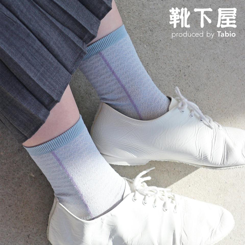 【全品送料無料★〜6/11 23:59迄】【あす楽】【靴下屋】 壁紙柄サイドラインソックス / 靴下 タビオ Tabio くつ下 クルー レディース 日本製
