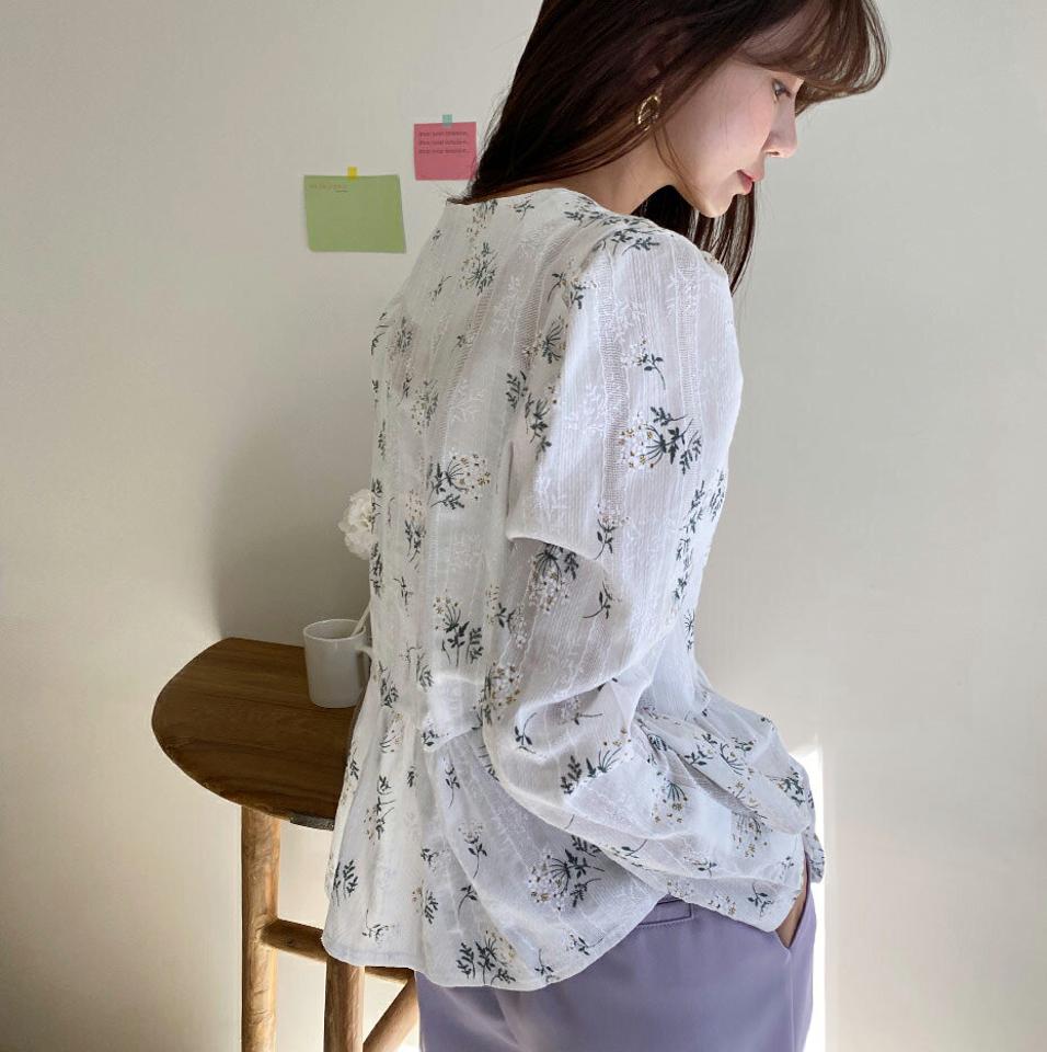 【只今30%OFF】花柄Vネックブラウス・全2色・t56925 レディース 【bl】【韓国 ファッション トップス ブラウス 長袖 上品 テクスチャー Vネック フローラル パターン 花柄 体型カバー フェミニン カジュアル デイリー 秋 春】【fw】