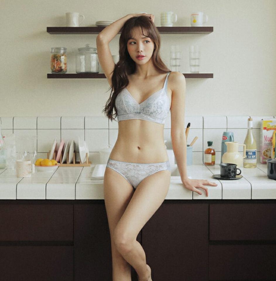 レイヤードストラップブラ&ショーツSET・全3色・e44513 レディース 【uw】 韓国 ファッション アンダーウェア ランジェリー 下着 セット ブラジャー ブラ ショーツ パンツ セクシー ラブリー ソフトワイヤー 大人 上品 秋 春