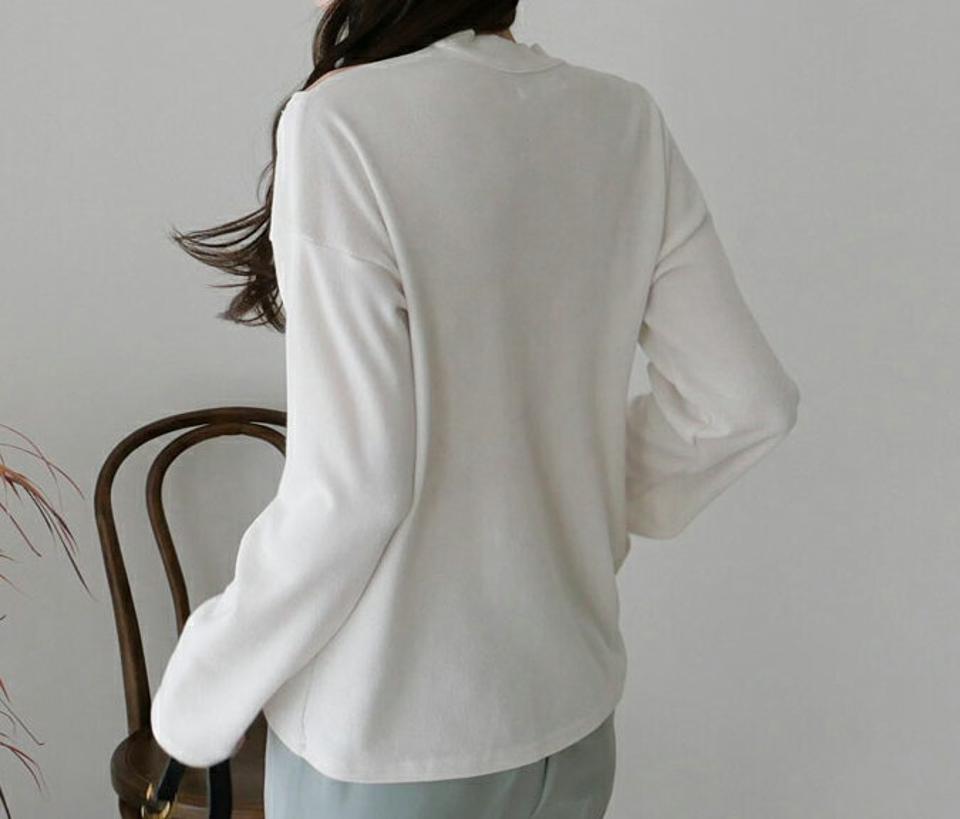 ネックオープンチェーンTシャツ・全3色・t67066 レディース 【tops】【トップス Tシャツ 長袖 チェーン 鎖骨 デコルテ きれいめ 大人 カジュアル 個性的 ユニーク 秋 春 韓国 ファッション】【ハイホリHIHOLLI】
