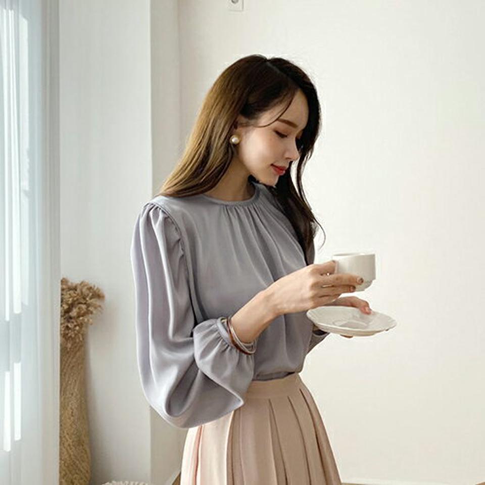 サテンギャザーブラウス・全3色・t67138 レディース 【bl】【トップス ブラウス ギャザー 長袖 サテン 単色 無地 シンプル フェミニン きれいめ 秋 春 韓国 ファッション】【ハイホリHIHOLLI】