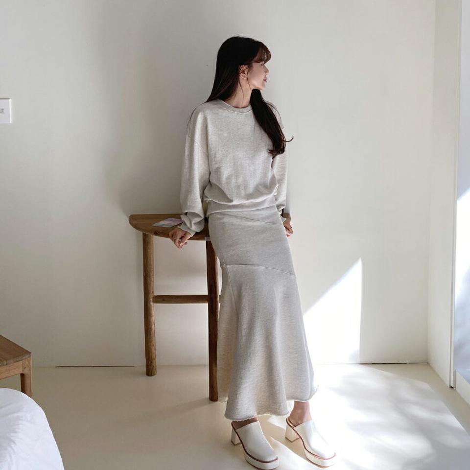 バッククロススウェット&マーメイドスカートSET・全2色・b56913 レディース 【ops】【韓国 ファッション ワンピース ロング ロングワンピース スウェット セットアップ ストラップ ラウンドネック スカート スリム フェミニン 細身 体型カバー 秋 春】