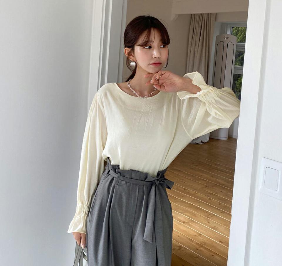 ゴムスリーブブラウス・全3色・t62952 レディース 【bl】【韓国 ファッション トップス ブラウス 長袖 上品 ラウンドネック ゴム袖 ボリューム フリル 無地 体型カバー フェミニン カジュアル デイリー 秋 春】