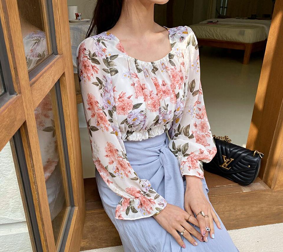 スクエア花柄ブラウス・全4色・t65001 レディース 【bl】【韓国 ファッション トップス ブラウス 長袖 上品 スクエアネック 首元 花柄 フラワー デコルテ クロップド丈 体型カバー フェミニン カジュアル デイリー 秋 春】【fw】