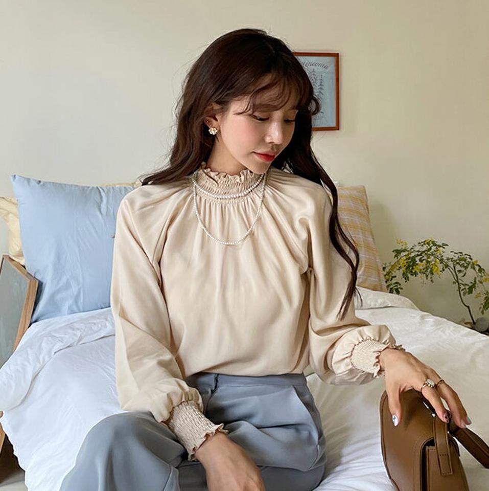 シャーリングブラウス・全3色・t65002 レディース 【bl】【韓国 ファッション トップス ブラウス 長袖 上品 シャーリング ハーフネック ラグランスリーブ 無地 体型カバー フェミニン カジュアル デイリー 秋 春】