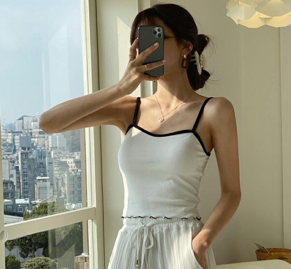 カップクロップドスリーブレス・全2色・t62979 レディース 【tops】【韓国 ファッション トップス スリーブレス カップスリーブレス クロップド フィット ナチュラル ウェーブ スリム 無地 カジュアル 細身 上品 体型カーバー デイリー 秋 春】