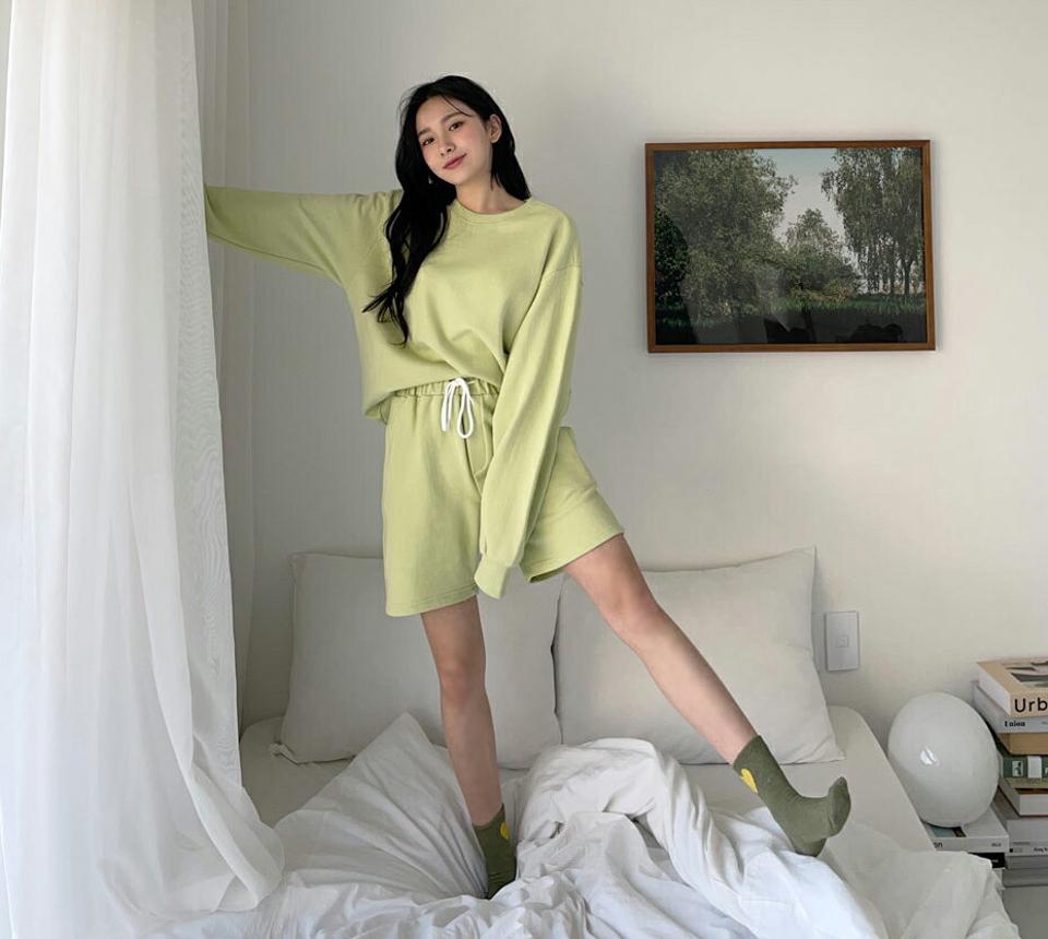 スウェット&ショートパンツSET・全4色・a63413 レディース 【pt】【韓国 ファッション ボトムス パンツ ショート ショートパンツ お家 カジュアル セットアップ スウェット ラウンドネック ウエストゴム ストリング ルームウェア デイリー 秋 春】【NIJU】