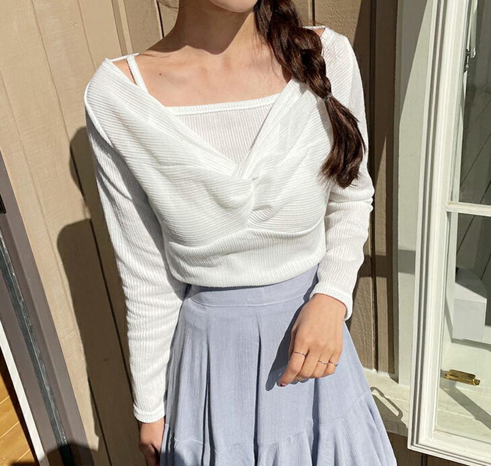 キャミ&ツイストVネックTシャツSET・全4色・t56979 レディース 【tops】【韓国 ファッション トップス Tシャツ 長袖 キャミ ツイスト Vネック SET セット おしゃれ キャミソール スクエアネック Vネック スリム フィット 体型カーバー 細身 無地 秋 春】