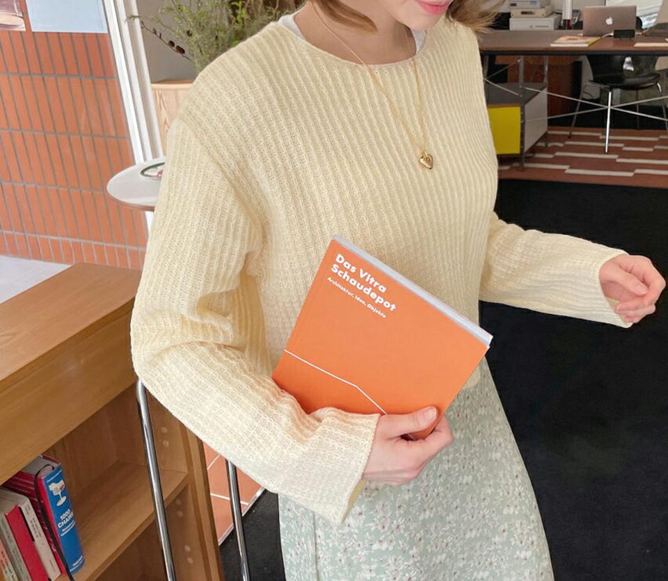 クロップドパステルニット・全4色・b56969 レディース 【tops】【韓国 ファッション トップス ニット 長袖 ぼわん袖 パステル クロップド丈 ラウンドネック 大人 細身 ルーズ ゆったり 体型カーバー デイリー 無地 秋 春】