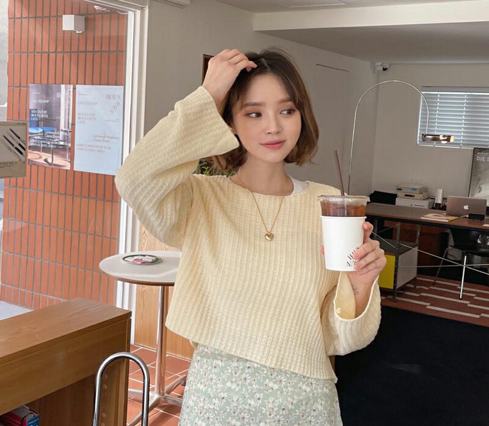 クロップドパステルニット・全4色・b56969 レディース 【tops】【韓国 ファッション トップス ニット 長袖 ぼわん袖 パステル クロップド丈 ラウンドネック 大人 細身 ルーズ ゆったり 体型カーバー デイリー 無地 秋 春】