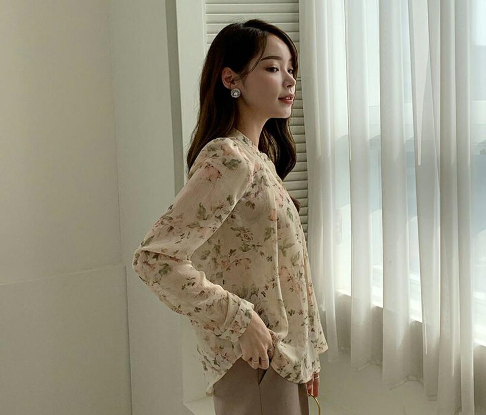 シアー花柄ボタンブラウス・全2色・b67158 レディース 【bl】【トップス ブラウス 花柄 フラワー シアー 透け感 シースルー 長袖 フェミニン 可愛い かわいい レトロ 雰囲気 春 秋 韓国 ファッション】【ハイホリHIHOLLI】【fw】