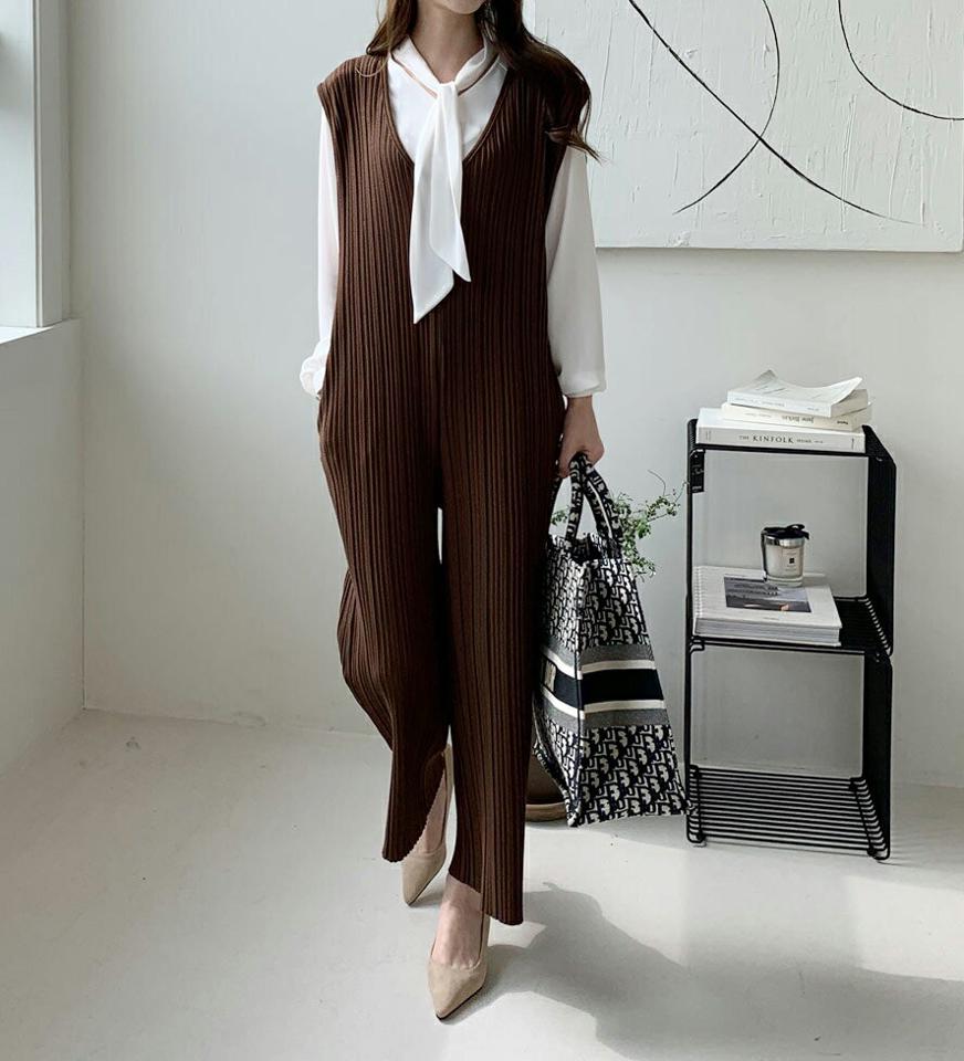 【只今10%OFF】Vネックプリーツオールインワン・全2色・b67171 レディース 【pt】【オールインワン パンツ ズボン ロングパンツ プリーツ Vネック スリーブレス ノースリーブ シンプル 大人 レイヤード 秋 冬 春 韓国 ファッション】【ハイホリHIHOLLI】