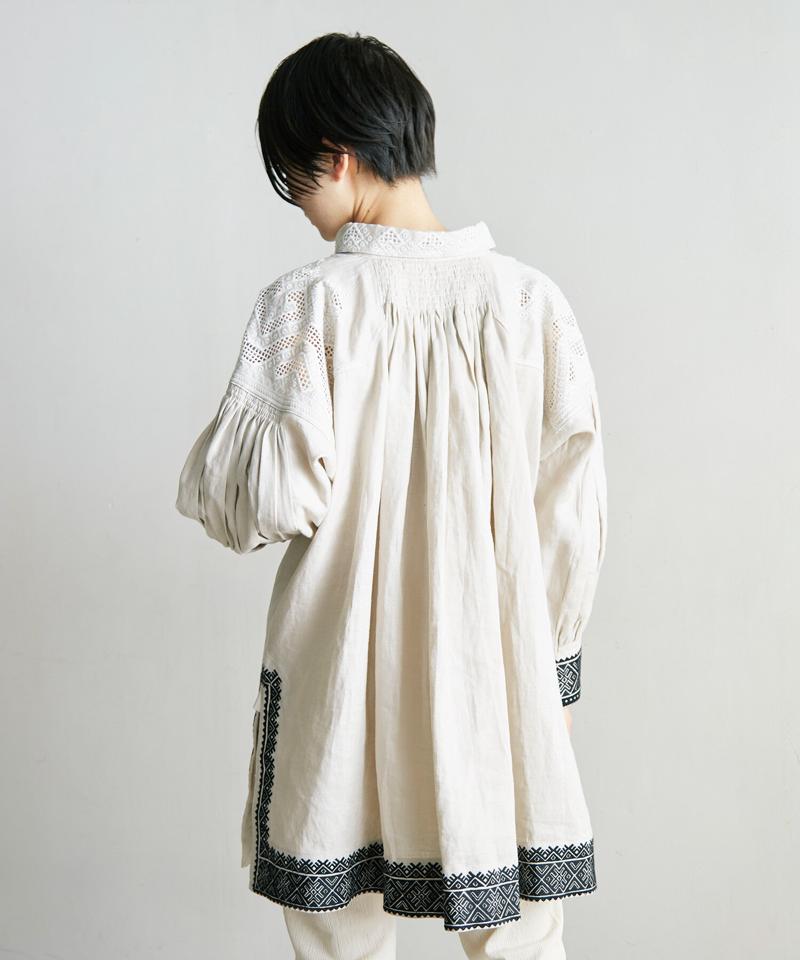 リネン刺繍×ピンタックプリーツ刺繍ブラウス（cardo fabrica）