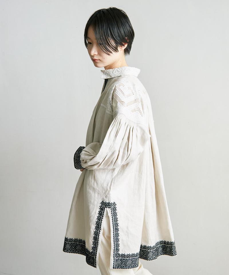 リネン刺繍×ピンタックプリーツ刺繍ブラウス（cardo fabrica）