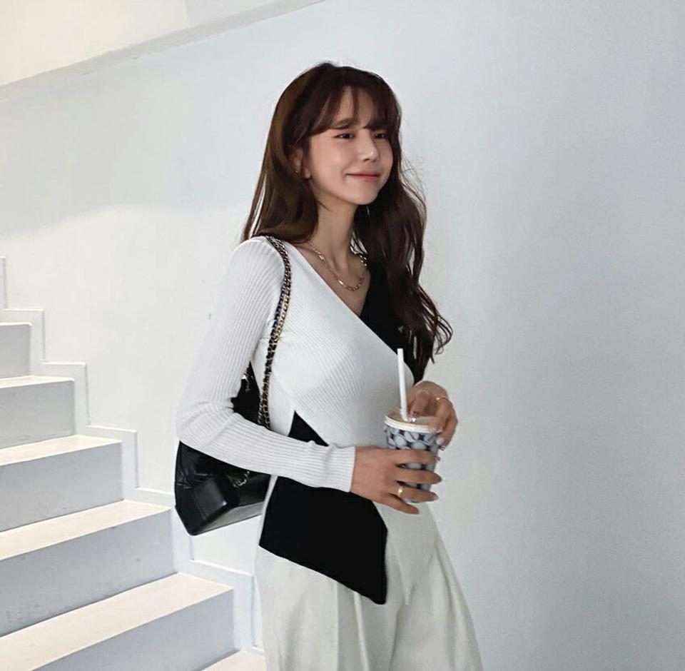 2TYPEリブラップニット・全5色・b61685 レディース 【tops】【韓国 ファッション トップス ニット 長袖 リブ スリム フィット ラップ調 配色 Vネック アンバランス デコルテ リブニット 細身 大人 体型カーバー デイリー 無地 秋 春】