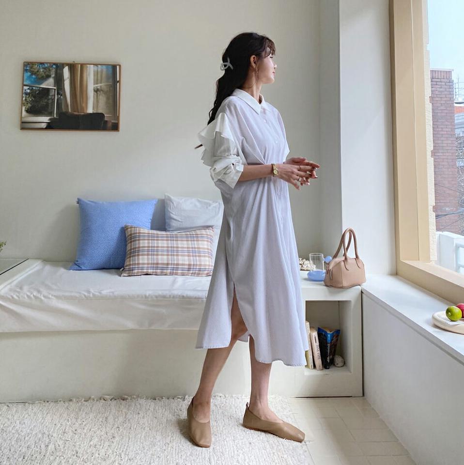 フリルストライプワンピース・全2色・65011 レディース 【ops】【韓国 ファッション ワンピース ミディ ミディワンピース フリル ストライプ ウエストタック ストリング シャツワンピース ルーズ フェミニン 細身 体型カバー 秋 春】