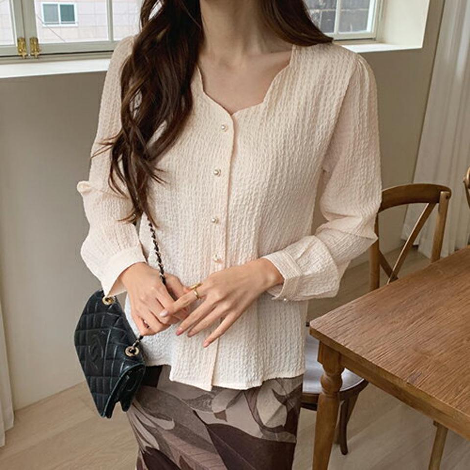 パール調ボタンリンクルブラウス・全4色・b67285 レディース 【bl】【トップス ブラウス 長袖 リンクル パールボタン フェミニン 可愛い かわいい オフィスカジュアル ガーリー 春 秋 韓国 ファッション】【ハイホリHIHOLLI】